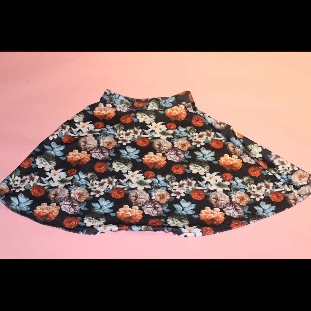 Metro Wear Floral Skirt
